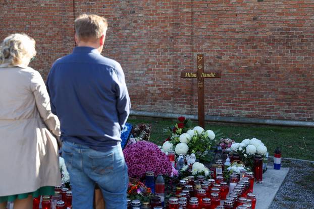 Zagreb: Svi sveti groblja poznatih osoba