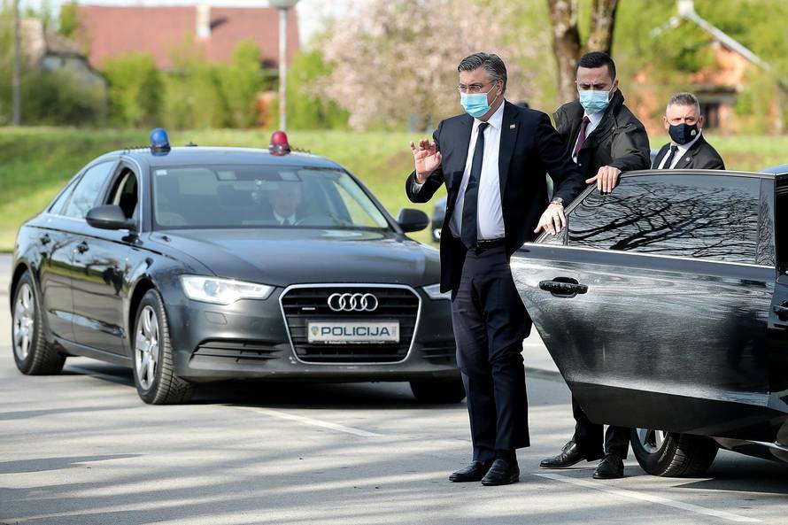 Premijer Plenković sa suradnicim položio vijence povodom 76. obljetnice Jasenovca