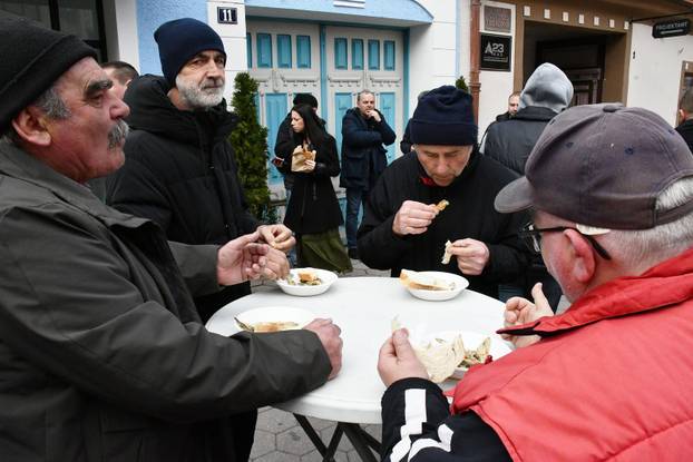 Požega: Udruženje obrtnika i Turistička zajednica na Veliki petak organizirali podjelu posnih obroka građanima
