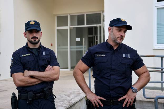 Zadar: Policajci koji su spasili obitelj iz požara