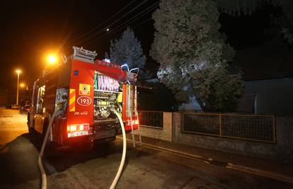 Zapalila se kuća: Susjed je iz požara izvukao staricu...