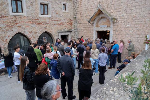 Trogir: Jedinstveni blagdan Suhi Petak u svetištu sv. Križ na Čiovu