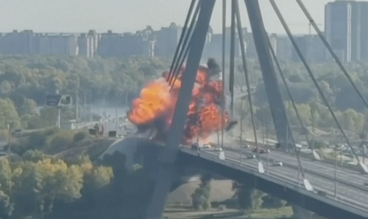 VIDEO Jezivi trenutak udara na most u Kijevu. Ukrajinsku metropolu &ccaron;eka te&scaron;ka zima