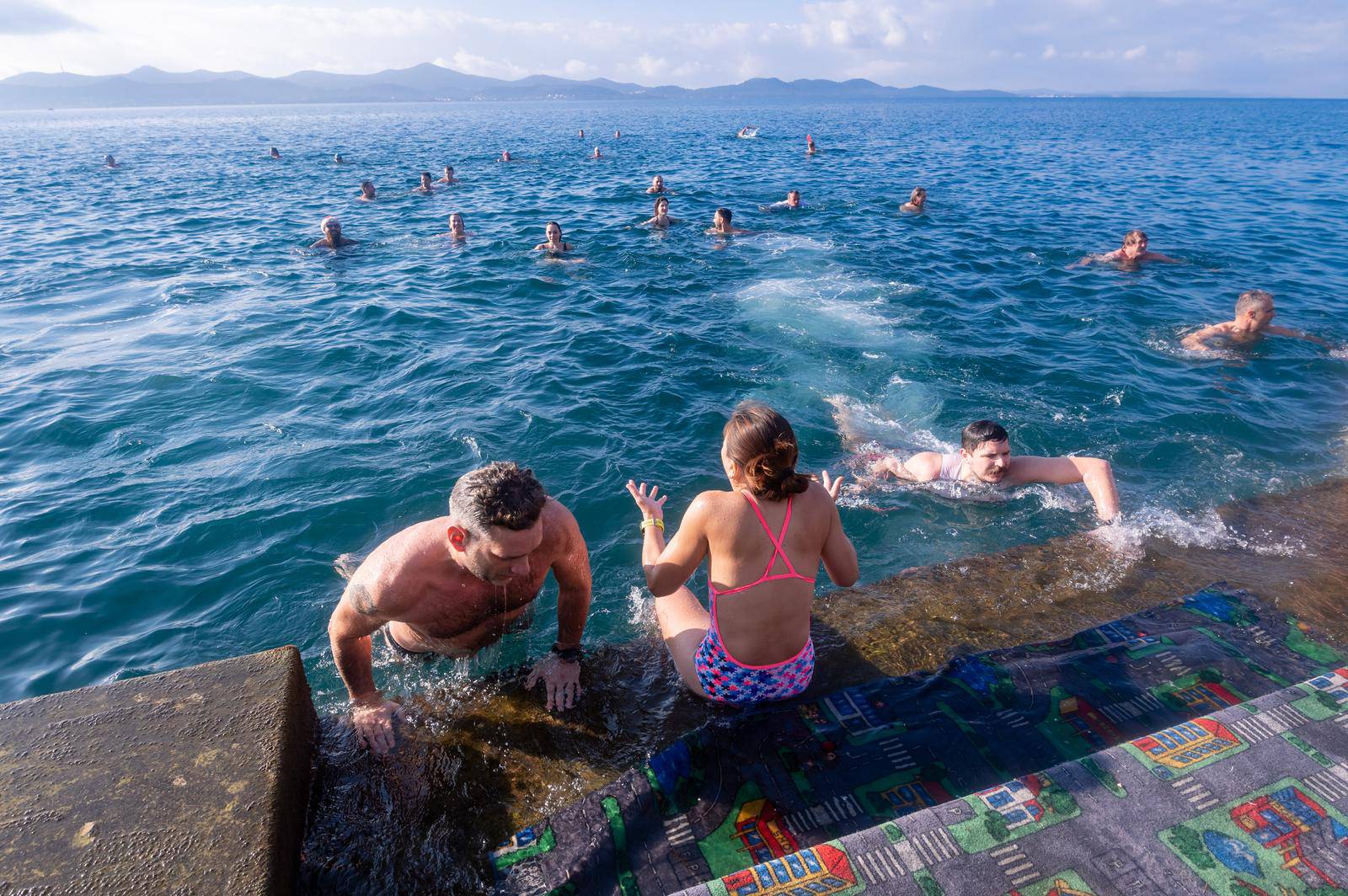 Zadar: Novogodišnje kupanje na rivi to?no u podne