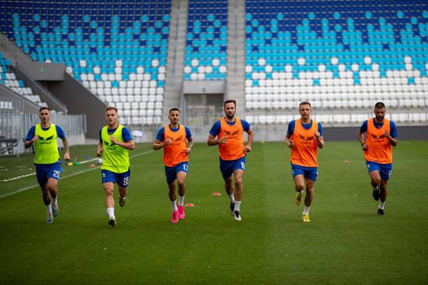 Nasmijani Osječani odradili prvi trening na travnjaku Pampasa