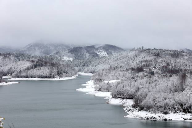 Snijeg je zabijelo Gorski Kotar 