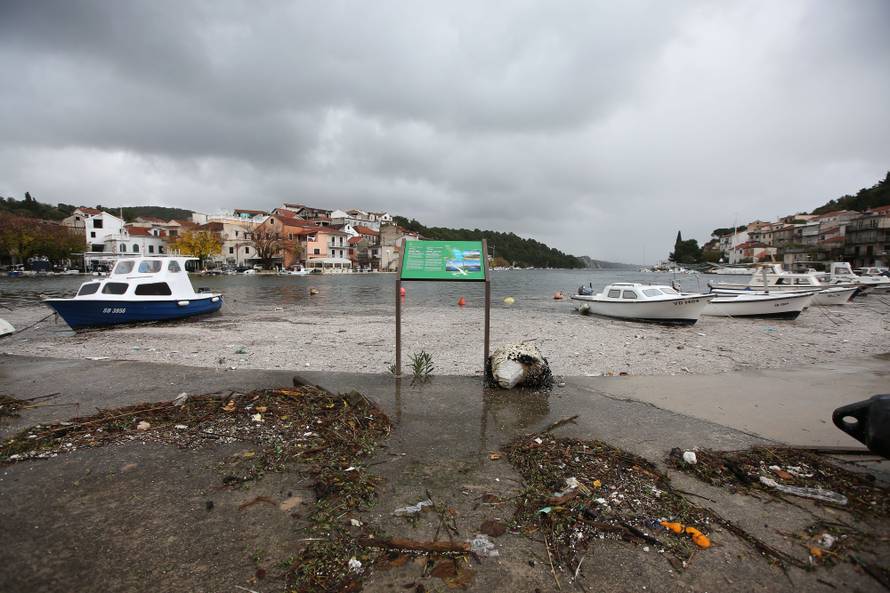 Naše plaže prije i poslije jakog juga: Guše se u smeću i plastici
