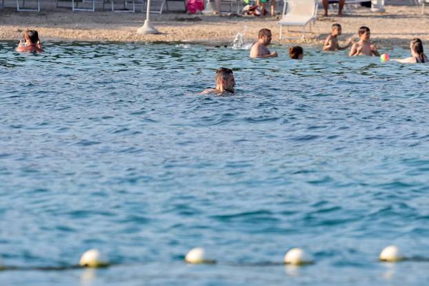Petrčane: Arijan Ademi odmara na plaži u Punta Skali