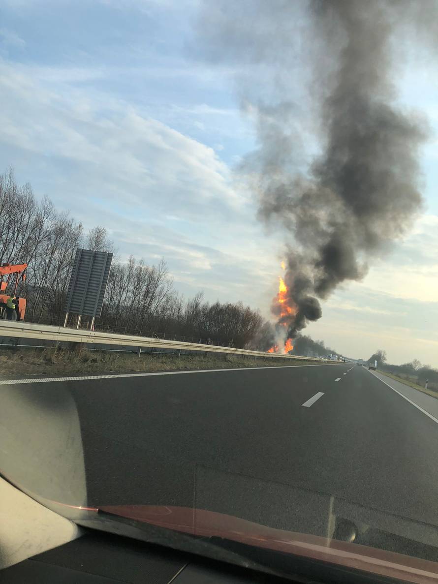 Kako je ovo moguće? Eksplodira cisterna, zatvore A4, a policija o tome ne objavi niti jednu riječ?!
