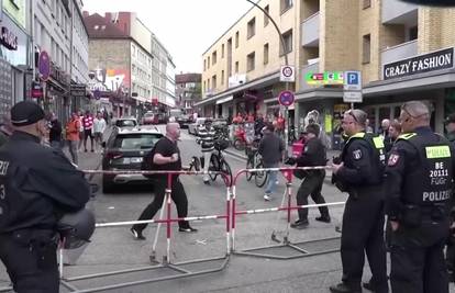 Muškarac sa sjekirom napadao prolaznike kod navijačke zone u Hamburgu. Policija ga upucala