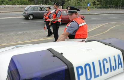 Ukrali prometne znakove i semafor na cesti u Poreču
