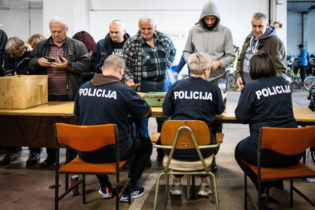 Zagrebačka policija organizirala je  javnu prodaju pronađenih predmeta kojima je istekao rok čuvanja