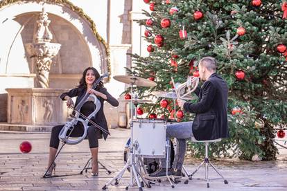 Dubrovnik: Ana Rucner snima božićni spot ispred crkve svetog Vlaha