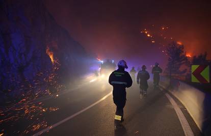 Uhitili dvojicu mladića, zapalili su travu uz željezničku prugu