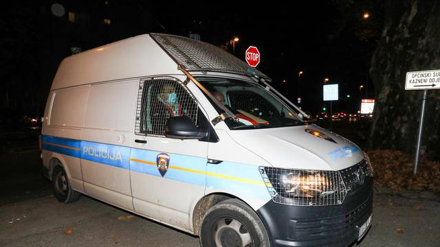 Zagreb: Policija dovodi Gabrijelu Žalac na Općinski kazneni sud