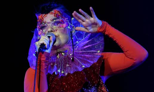 Slavna pjevačica imala je dva veća okršaja s paparazzima, radi njih je otišla iz Londona