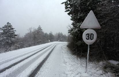 Snijeg i u Istri: Ako se nastavi ovako, napadat će ga 30-ak cm