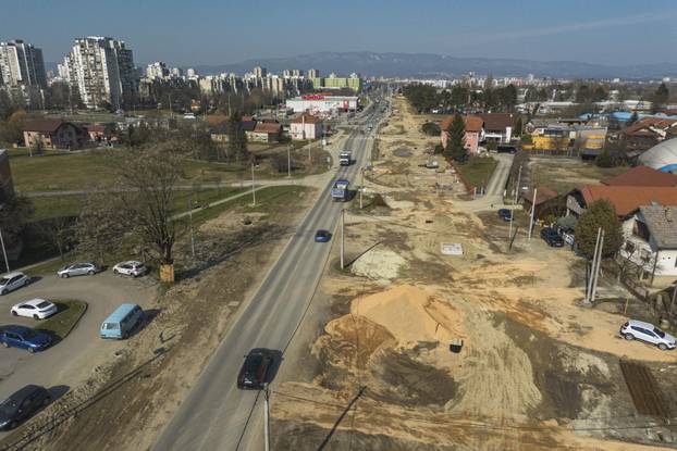 Pogled iz zraka na rekonstrukciju Sarajevske ulice u Zagrebu i prvo proširenje tramvajske pruge nakon 20 godina