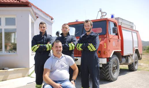 Vatrogasac velika srca: Svoje kolege prati iako je u kolicima