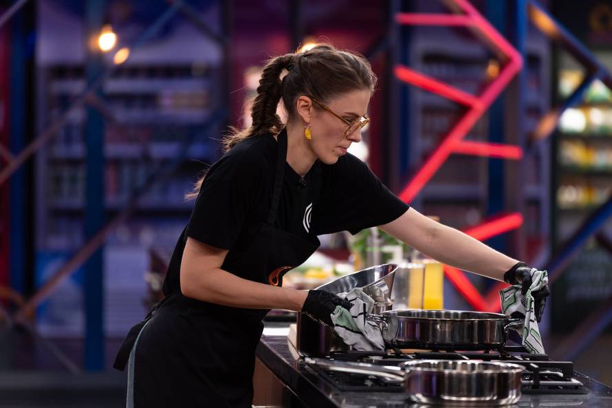 Renata nakon napetog dvoboja napustila 'MasterChef', Antonija je druga polufinalistica showa