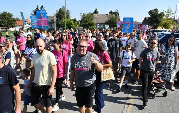 Pogledajte fotografije. U Sl. Brodu održan Hod za život