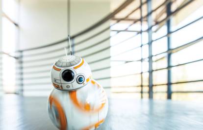 Simpatični droid BB-8 može s vama gledati Ratove zvijezda