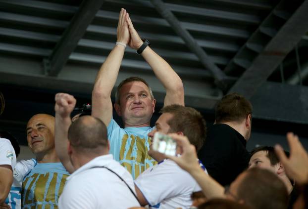 ARHIVA - 2017. Rijeka: Navija?i utr?ali u teren i s igra?ima proslavili povijesni naslov prvaka Hrvatske