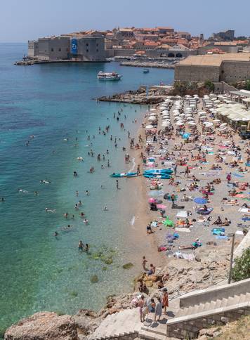 Dubrovnik:  Pune plaže i turističke gužve u gradu