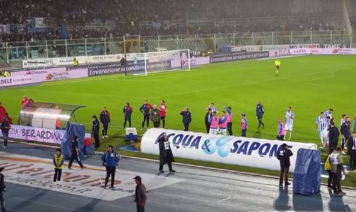 Zbog potresa prekinuli susret: Dva Hrvata na stadionu straha