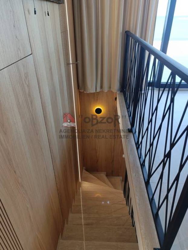 FOTO Ekskluziva! Prodaje se penthouse prvi red do mora, dvije etaže su povezane liftom