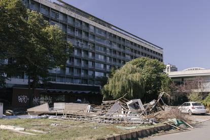 FOTO Kraj jedne ere: Čuveni Hotel Jugoslavija broji zadnje dane. Preživjet će samo luster