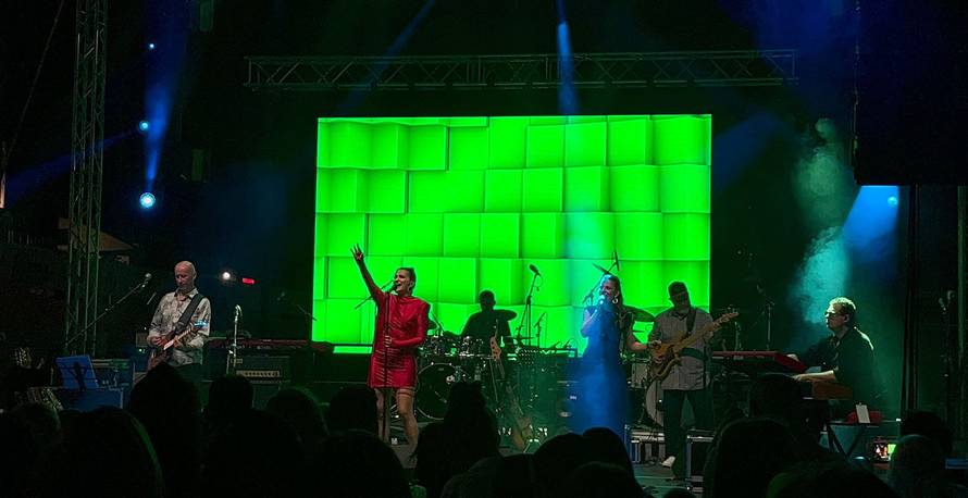 Red pjesme, red šale i gomila emocija: Nina Badrić priuštila Šibenčanima noć za pamćenje