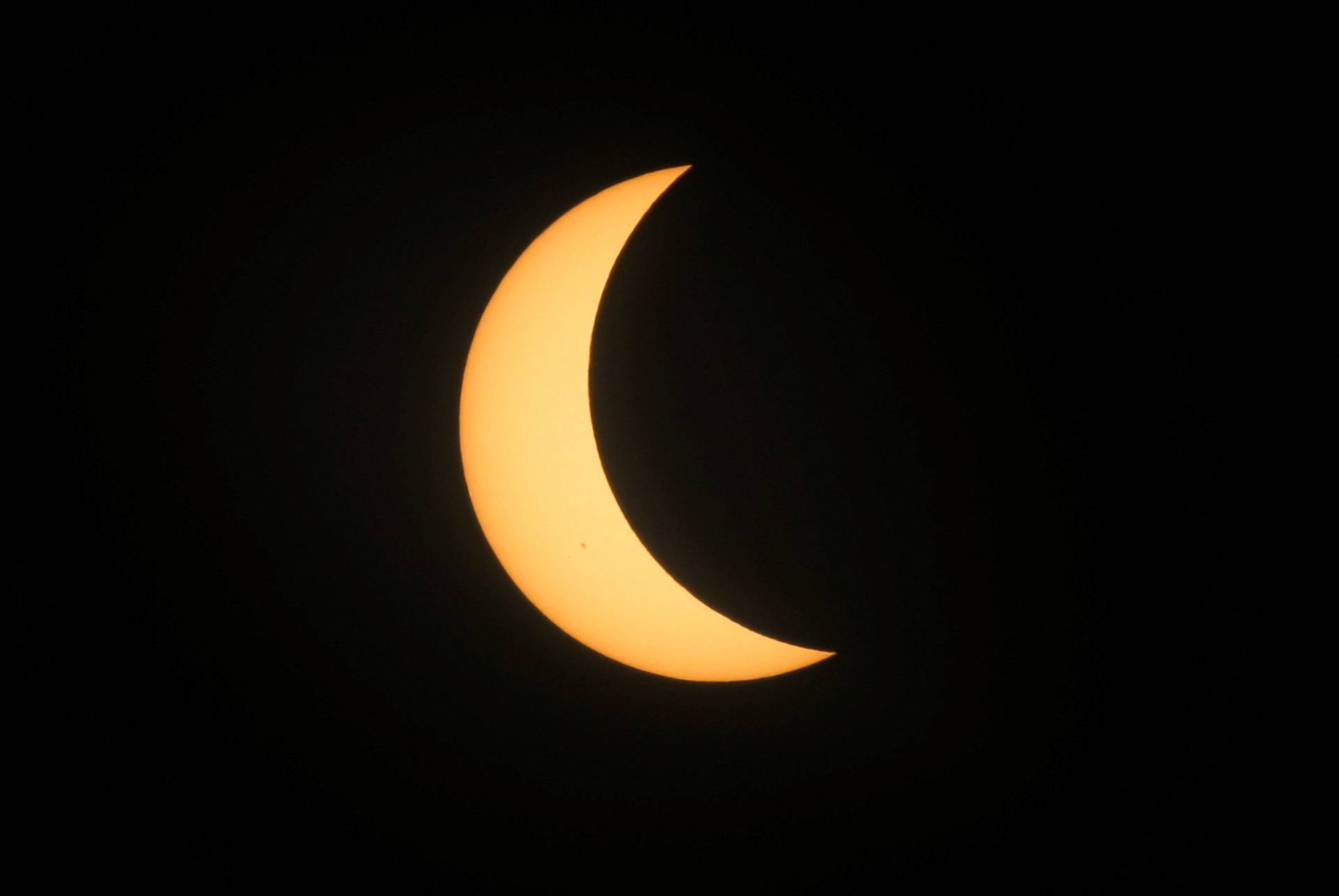 Total solar eclipse darkens parts of northern Mexico