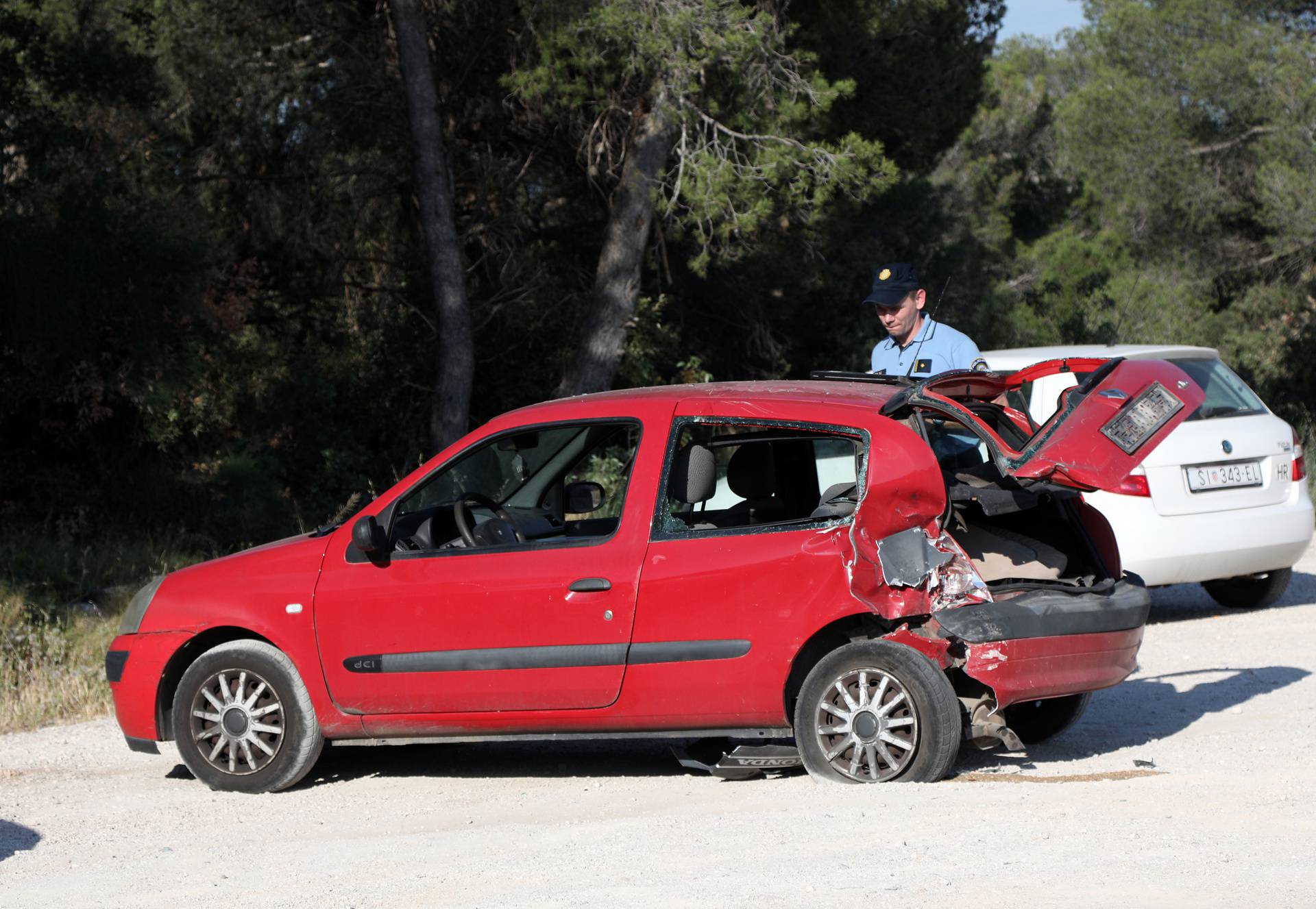 U prometnoj nereći kod Brodarice teško stradao motociklist