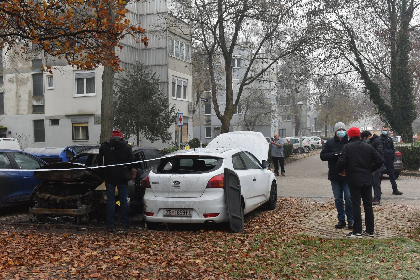 Zagreb: U Folnegovićevom naselju izgorjelo nekoliko automobila