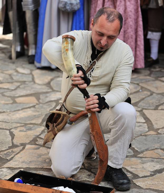 Stoljećima stara tradicija pucanja iz kubura na Uskrsni ponedjeljak u Velikom Taboru