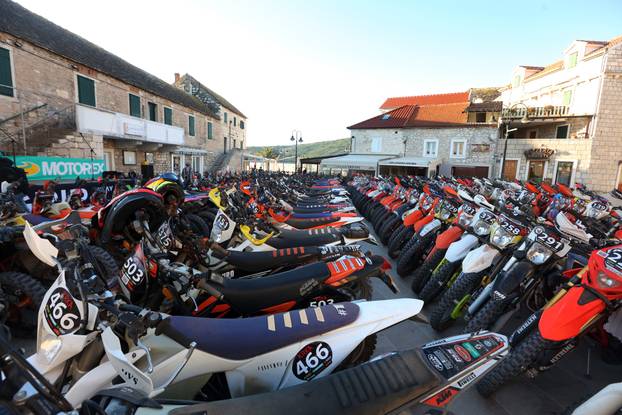Primošten: Motociklisti?ka manifestacija Krka Enduro Raid privukla više od 500 natjecatelja iz cijele Europe 