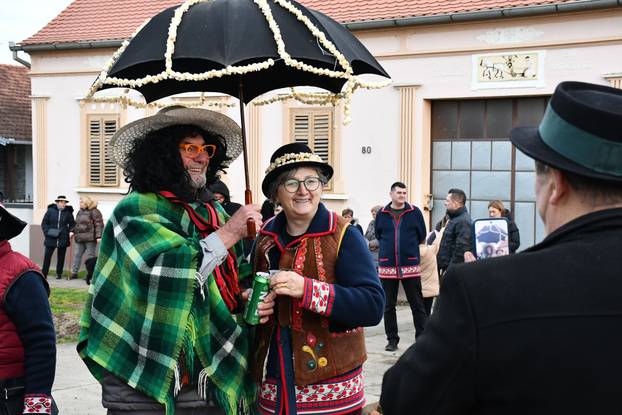 Donja Bebrina: Urnebesni pokladni utorak u Donjoj Bebrini