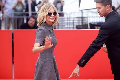 FOTO Meg Ryan prošetala se crvenim tepihom Sarajevo film festivala i pozdravila je fanove