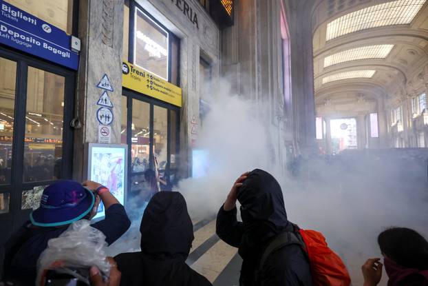 USB union holds nationwide strike, "Let's Block Everything," in solidarity with Gaza, in Milan