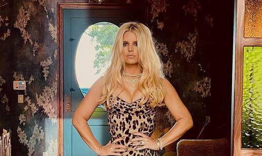 Jessica Simpson zabrinula svoje fanove: 'Što joj je s licem? Jedva govori i izgleda jako bolesno...'