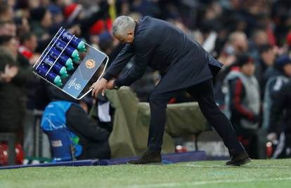 Mourinho luduje: Fellaini zabio za pobjedu, Jose razbio boce!