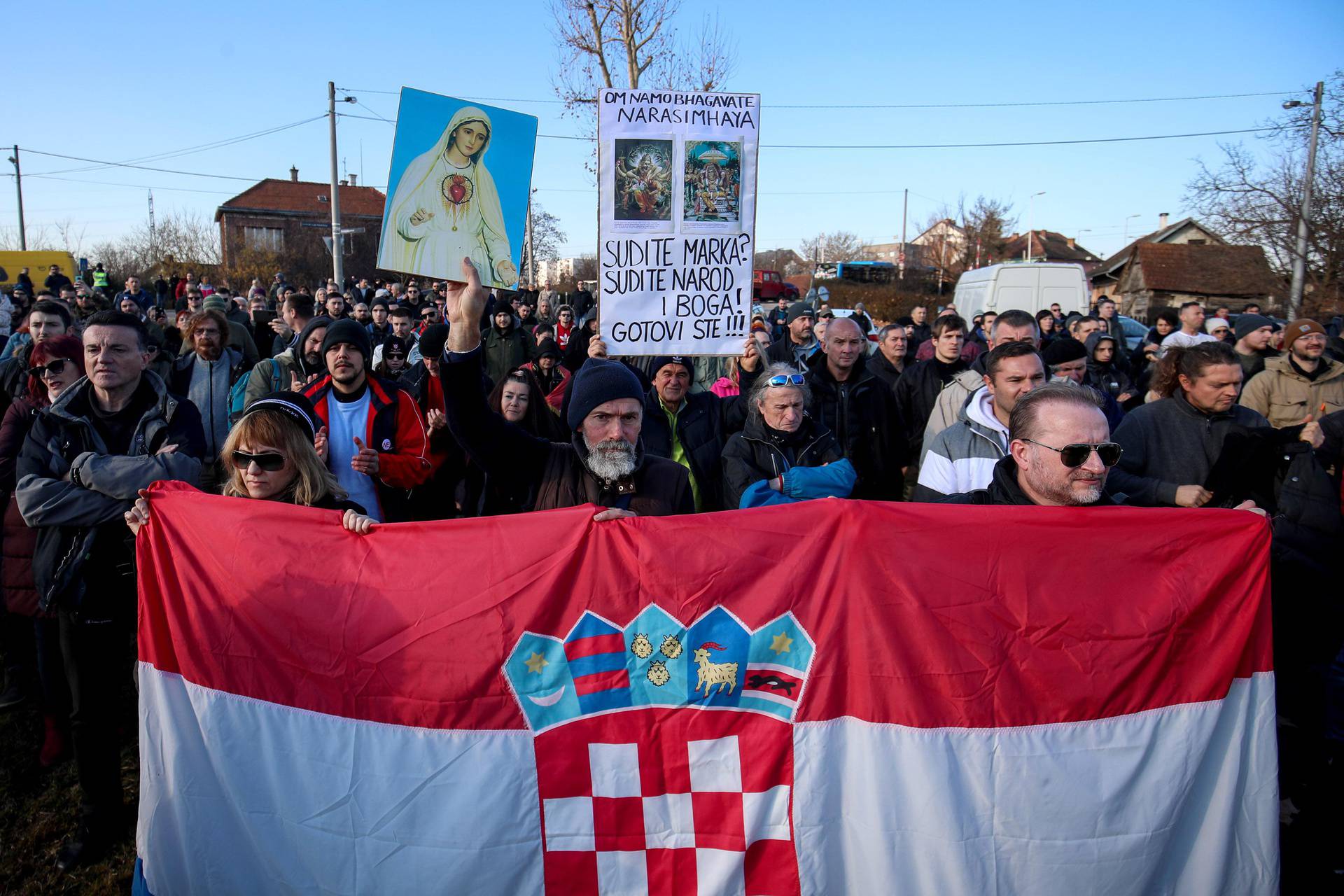 Prosvjed ispred Remetinca, na megafon vikali: 'Pustite Marka, uzmite Plenkovića i Beroša!'