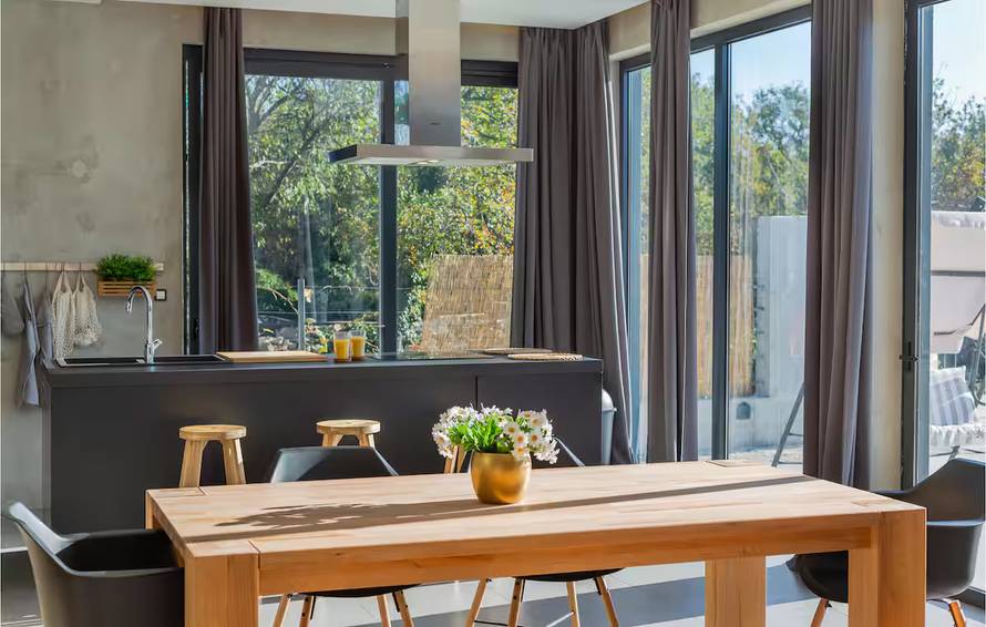 Neslužbeno doznajemo: Službenik je u vrijeme davanja dozvole imao obrt za čišćenje