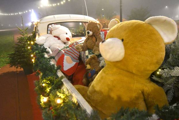 Vozila puna plišanih medvjedića apsolutni su hit adventa u Virovitici