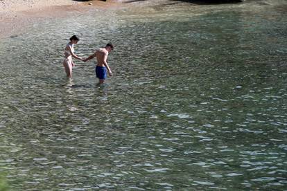 FOTO Boris im ne može ništa: Kupači popunili plažu u Zadru