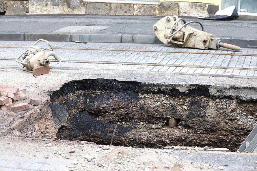 Zagreb: Jutro nakon velikog požara u kojem je ozlijeđeno četvero ljudi u Frankopanskoj ulici 