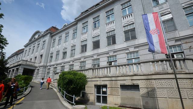 Zagreb: Primopredaja inkubatora kupljenih u sklopu akcije "Vratimo Palčiće u Petrovu"