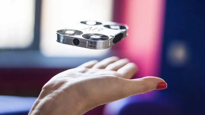 Za savršene fotke: Uz džepni dron ne treba vam selfie stick