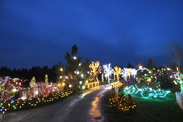 Grabovica: Uskrsna čarolija svjetla by Salaj donosi magičan ugođaj sa preko 60.000 pisanica